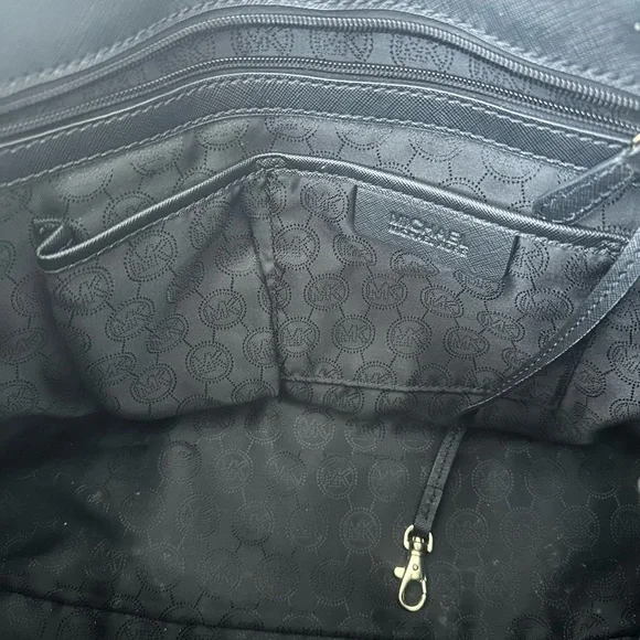 Michael Kors Black Large Shoulder Bag - Picture 7 of 8